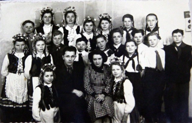 Uczniowie szkoły w Buszkowie 1955r